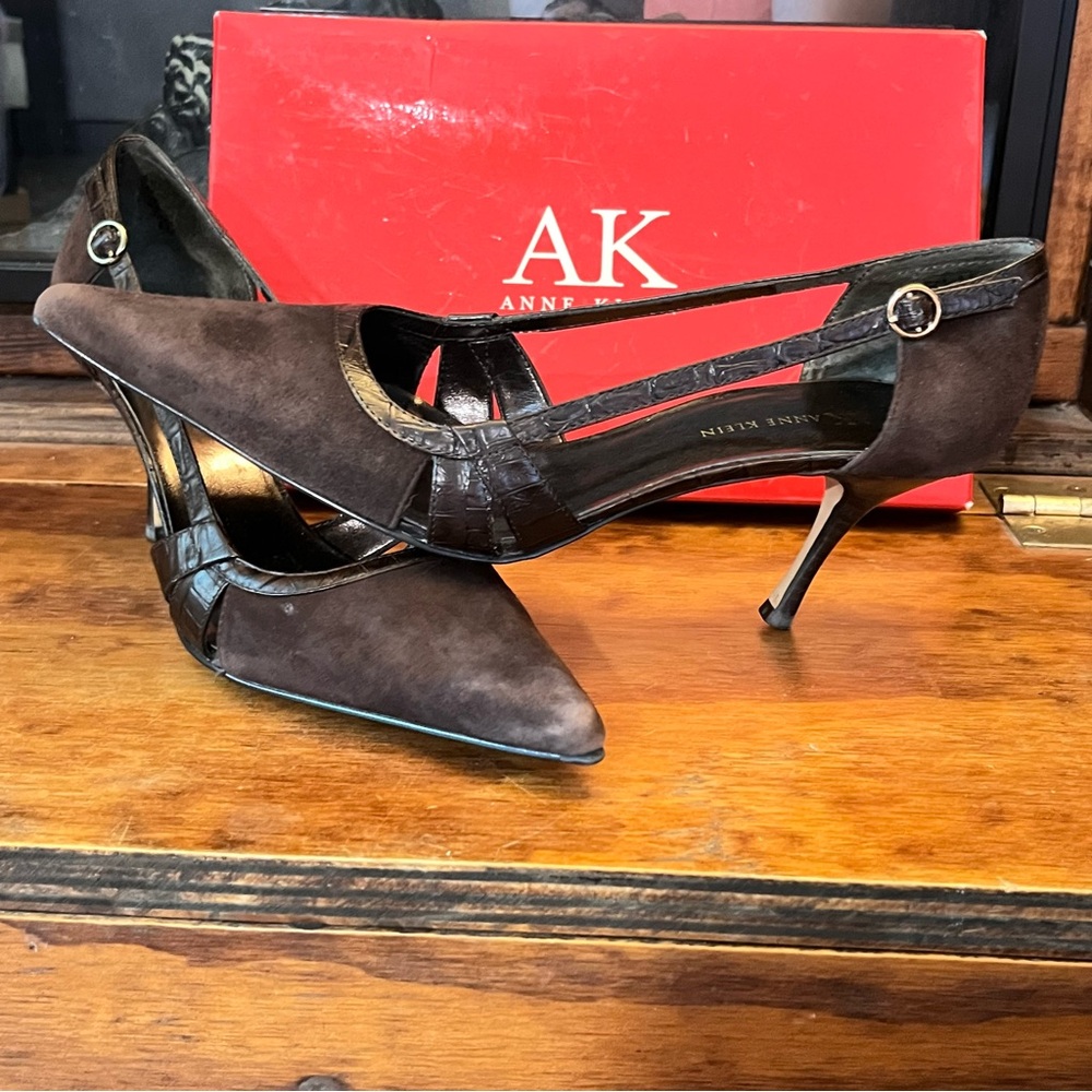 Anne Klein AKMalena Brown Suede Pointed-Toe Heels – Size 8M